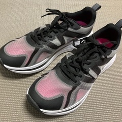 新品 ワークマン ランニングシューズ 26.5cm