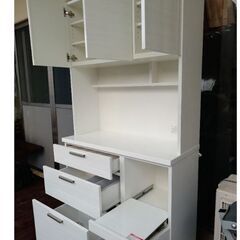 食器棚の画像