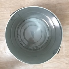 レトロなフタ付き缶の画像