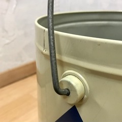 レトロなフタ付き缶の画像