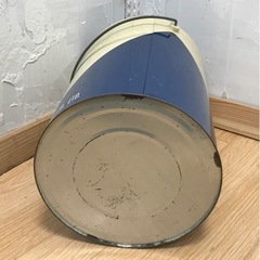 レトロなフタ付き缶の画像