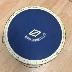 レトロなフタ付き缶の画像