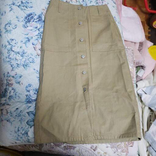 レトロガールのロングスカートになります