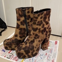 ヒョウ柄ブーツ