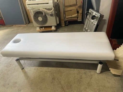 引き取り決定施術用ベッド　高さ変更可能