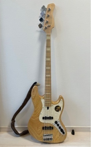 エレキベース　Marcus Miller SIRE スターターキット