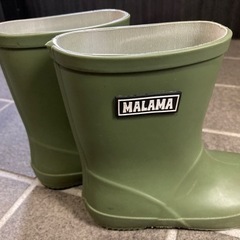 16cmの長靴とメッシュスニーカー