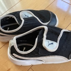 16cmの長靴とメッシュスニーカーの画像