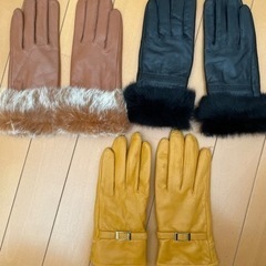 【決定済み】レザーとファーの手袋　本革　Mサイズ　新品未使用×2、カラシ色はUSEDの画像