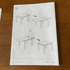 IKEAのテーブルとイスの画像