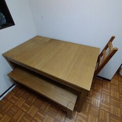 IKEA 　BJURSTA/ビュースタ シリーズなどダイニングテーブルセットの画像