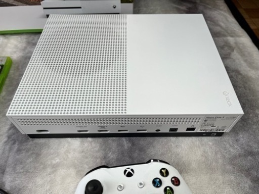 値下げ！Xbox one S  1TB本体　動作確認済み！おまけ付き！　引き取り限定！