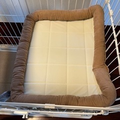 ネコのケージ、トイレ、爪研ぎ、ベッドのセットの画像