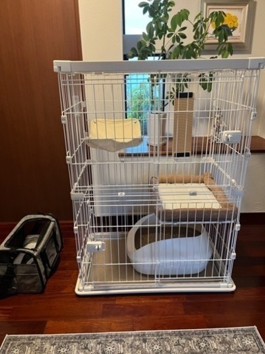 ネコのケージ、トイレ、爪研ぎ、ベッドのセット