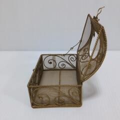 アンティークなティッシュケース（小物入れ）の画像