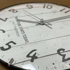 壁掛け時計※電池付き🕛連続秒針で静かです！の画像