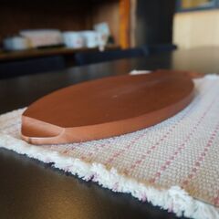 デンマークより入荷した、魚の形をしたチーク材 プレートとコースターのセットです。愛らしい魚のデザインが魅力の北欧雑貨♪使うほどに味わいが出てくるウッドプレートはディスプレイにもオススメです。CI309の画像