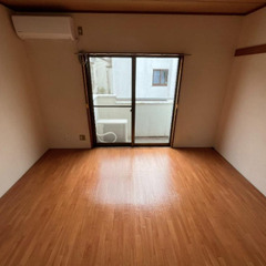 初期費用なんと3万円！！ 東武伊勢崎線一ノ割駅徒歩9分♪ さらに入居月家賃無料！！ バストイレ別、都市ガス、２口コンロ、防犯シャッター付き♪ − 埼玉県