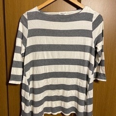 SALON グレーと白ボーダー Tシャツ 秋のコーデに