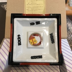 引っ越すかもなので、、早めに引き取りいただければ、、大相撲土産食器の画像