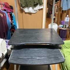 パソコンデスクの画像