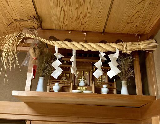 神棚　檜 屋根違い三社中サイズ＆棚板＆幕板＆神具セット