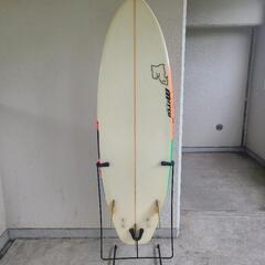 自立式サーフボードスタンド
