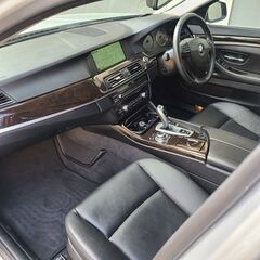 BMW523dハイライン　H25　車検6/10　走行103000ｋ　黒革シート　純正ＨＤＤナビ＆フルセグＴＶ　カラーバックカメラ　ドラレコ　ミラー内蔵ＥＴＣ　18ＡＷ　社外クリアテール　禁煙車の画像