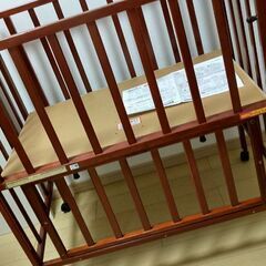 西松屋のベビーベッドです。マットレスも付きます。の画像