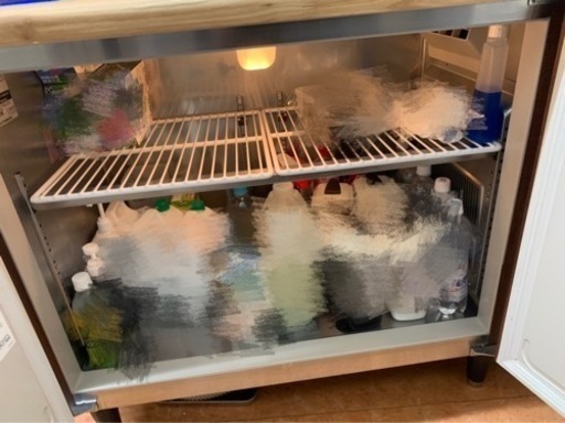 業務用冷蔵庫1台3万  （買った時新品ですプラスチックコップシーリングマシン3万）