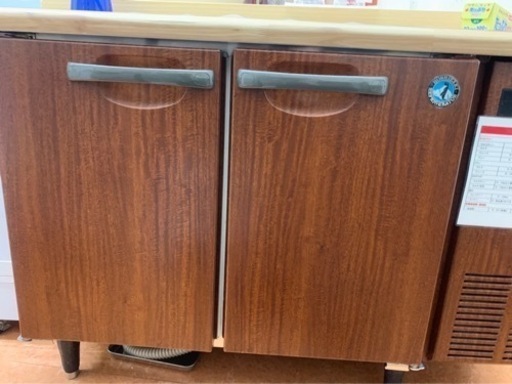 業務用冷蔵庫1台3万  （買った時新品ですプラスチックコップシーリングマシン3万）