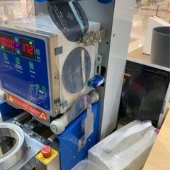 業務用冷蔵庫1台3万  （買った時新品ですプラスチックコップシーリングマシン3万）の画像