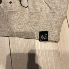 グレーのトレーナーの画像