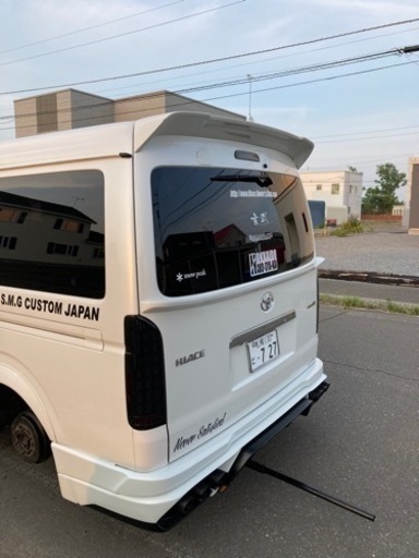 ハイエースワイド　リアスポイラー