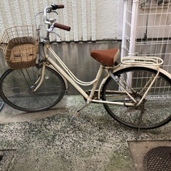 自転車　カゴも大きくナチュラルカラーで素敵です