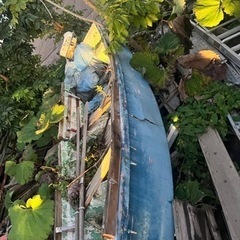補修前提の船？ボート？の画像