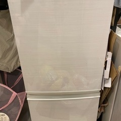 【取引中】2020年製　SHARP 左右開き冷蔵庫　137L