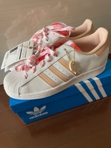 adidasスニーカー