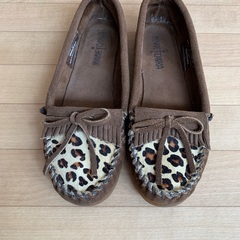 値下げしました☆ミネトンカ　モカシン　レオパード　サイズＵＳ7(24センチ)の画像