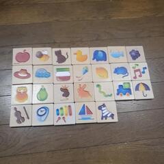 PLAN TOYS。アルファベットタイルの画像