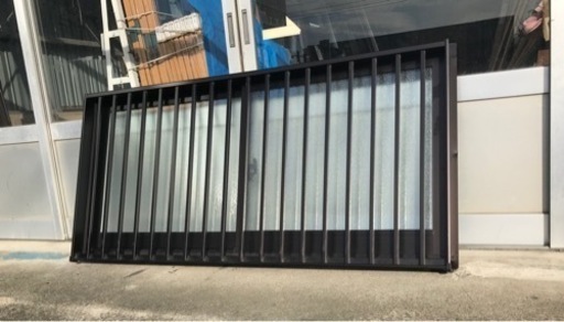 YKKAP社　たて面格子付引違い窓　複層硝子　在庫品 ④