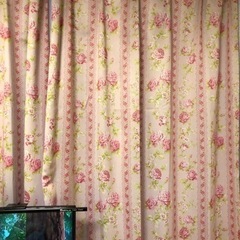 価格交渉OK！！レース付花柄カーテン4枚セット！の画像