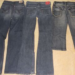 Levi's リーバイス ジーンズデニムパンツx2着＋ミドル丈デニム1着 インディゴ レディースの画像