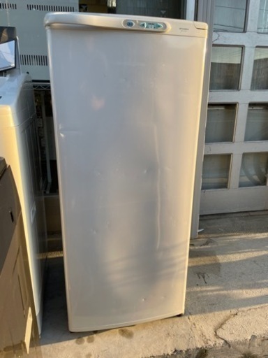 K▽三菱 冷凍庫 フリーザ ストッカー 144L ファン式 (27934) K▽三菱