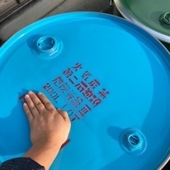 値下げ！8000円→6000円【呉西なら配送無料！残り3個】ポリタンク約10缶分　再生ドラム缶の画像
