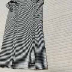 オフショルダーのシャツの画像