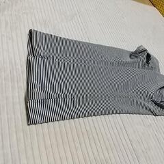 オフショルダーのシャツの画像