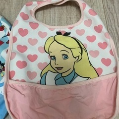 食事エプロン　おしゃぶり　赤ちゃんセット売りの画像