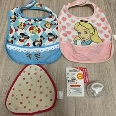 食事エプロン　おしゃぶり　赤ちゃんセット売り