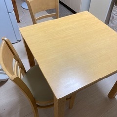 食卓セット(テーブル、椅子2脚)の画像